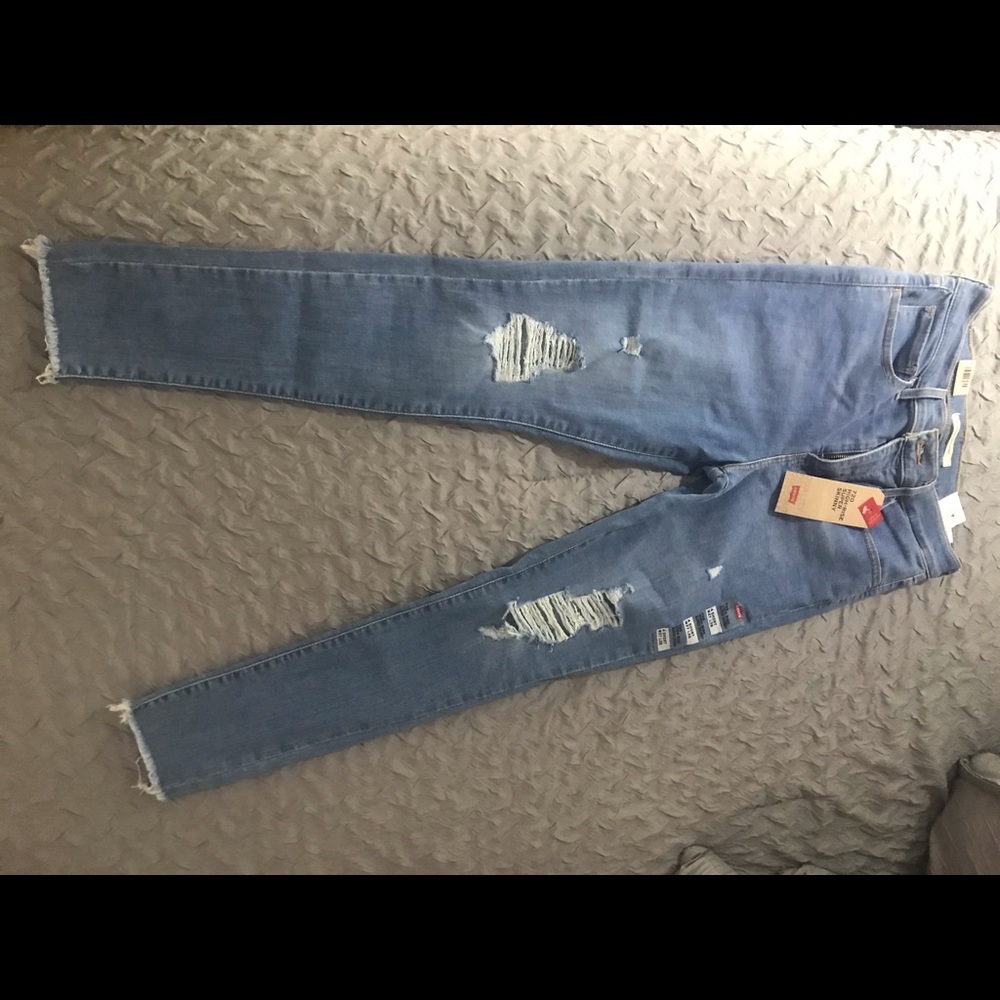 Levi’s Sculpt high-rise skinny‼️ Light denim